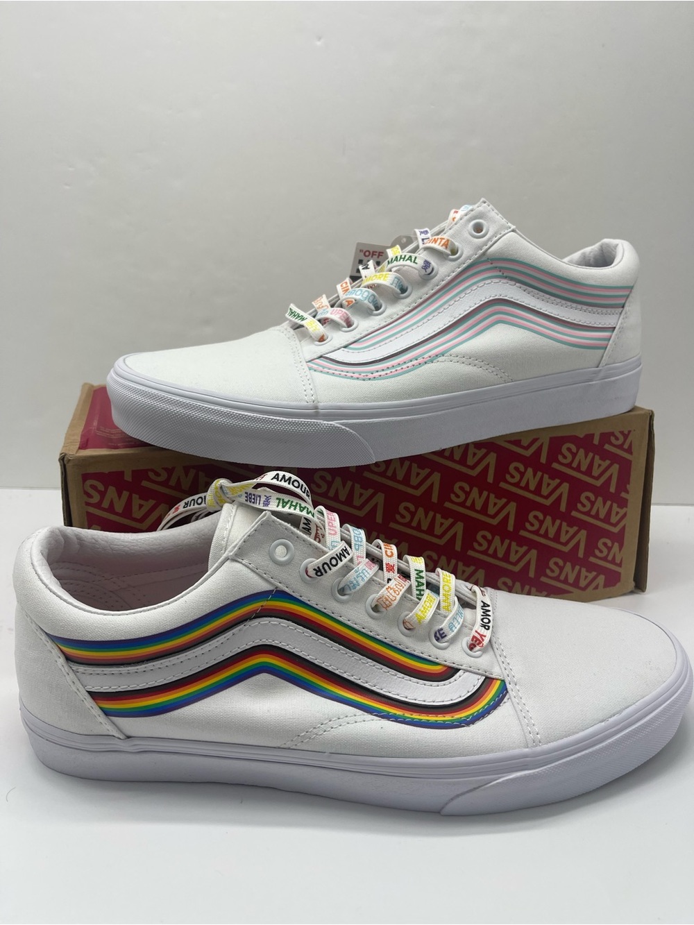 Vans Men’s 12 Old Skool (Pride) White/True White
VN0A5KRFB5U Sneakers - Picture 14 of 16